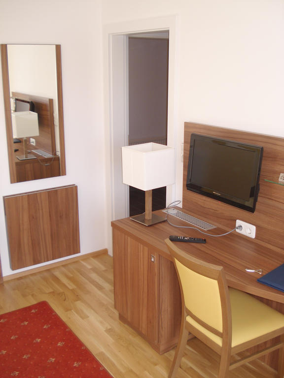 Hotel Almtalerhof تارون الغرفة الصورة