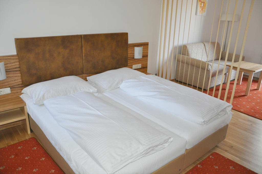 Hotel Almtalerhof تارون الغرفة الصورة